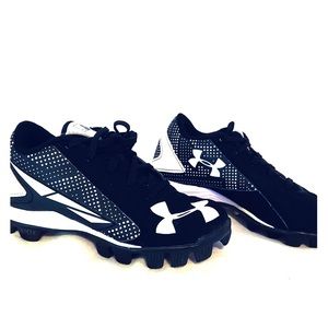 Boys Under Armour Size 11K Cleats